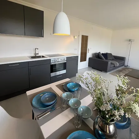 Daire Sunny With 2 Bedrooms, Wifi, Terrace, Close To And Messe